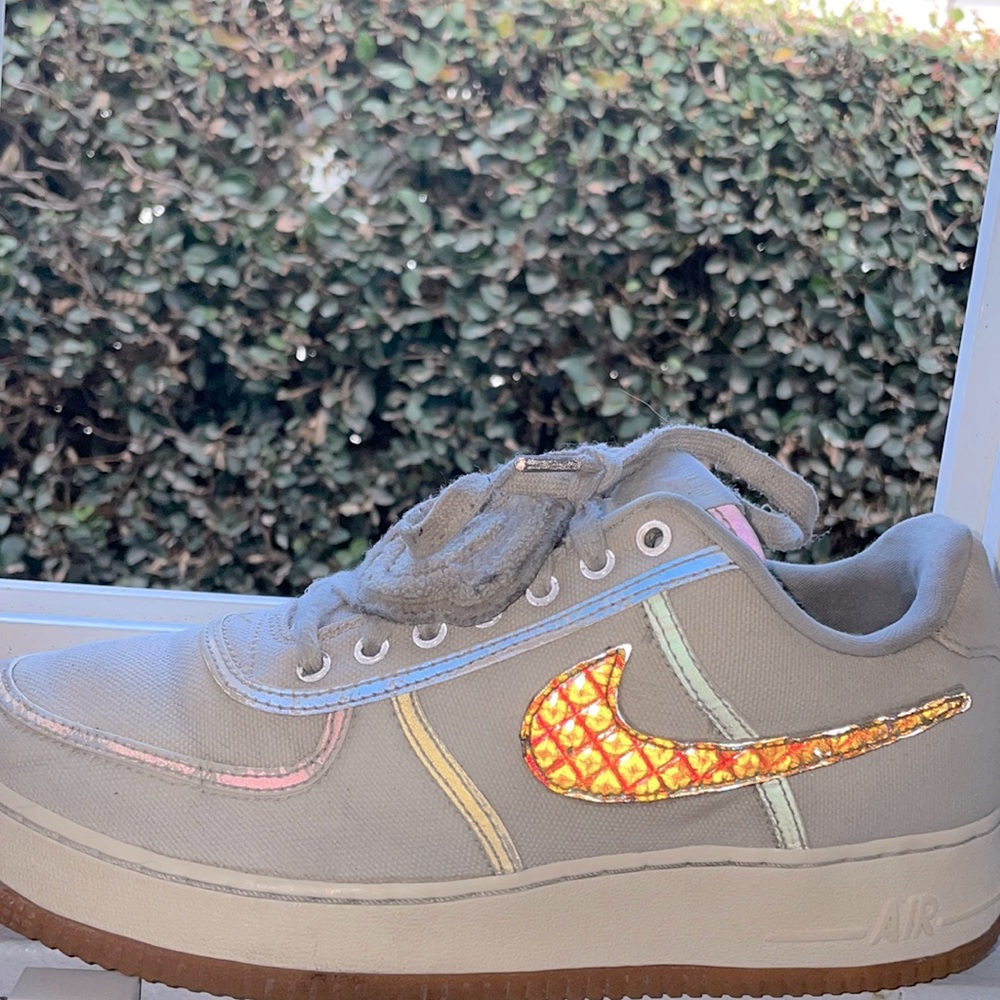 Size 10 got a lot of offers first come first serve